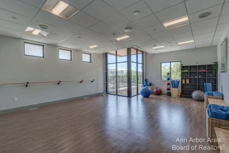 3239 Brackley Drive Ann Arbor, MI 48105