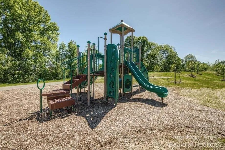 3239 Brackley Drive Ann Arbor, MI 48105