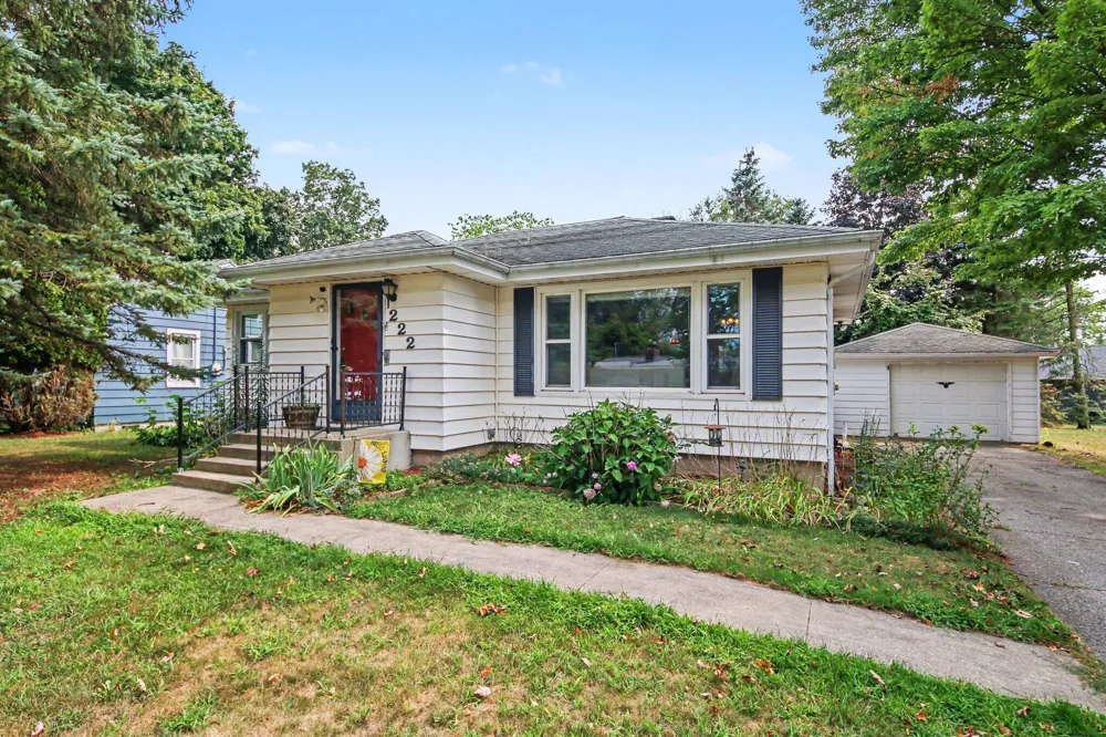 222 Woodrow Street Fremont, MI 49412