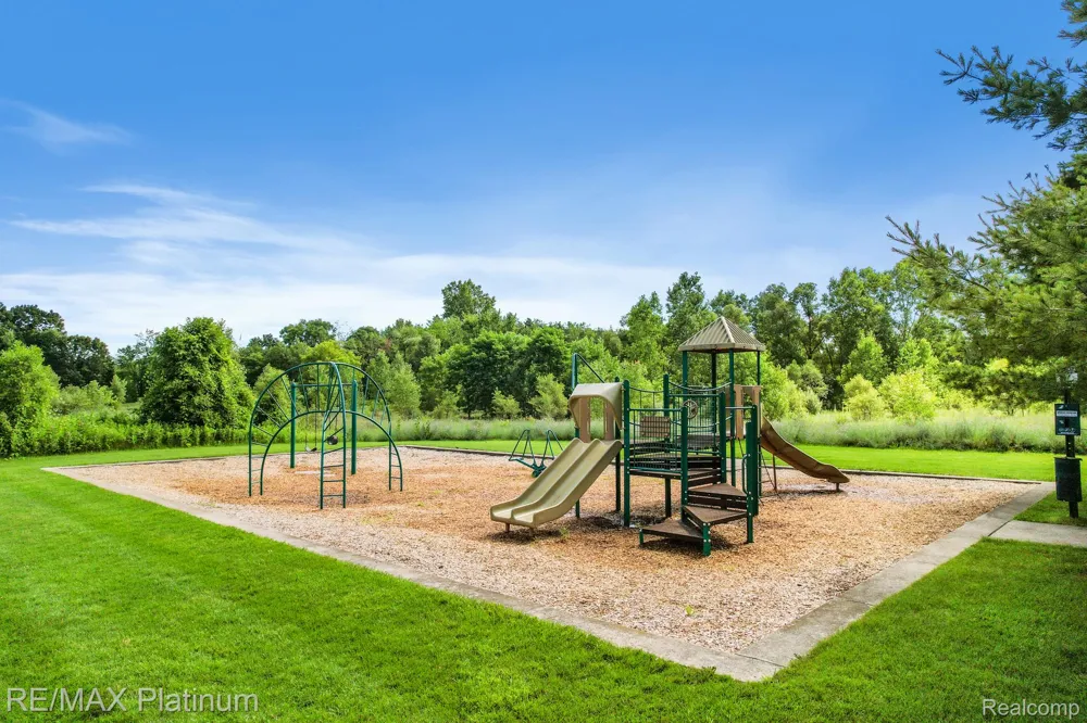 1665 Pinecroft Lane Howell Township, MI 48855
