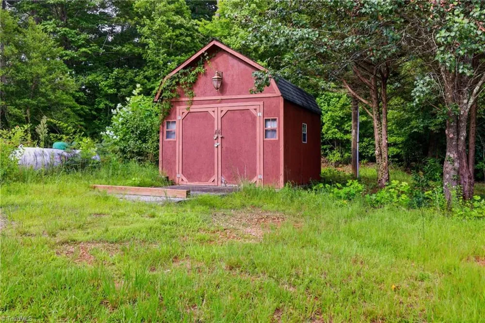 209 Bruno Lane Boomer, NC 28606