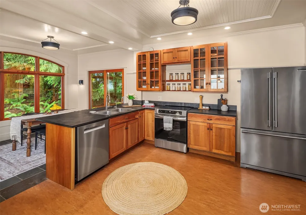 9943 SW 123rd Place Vashon, WA 98070