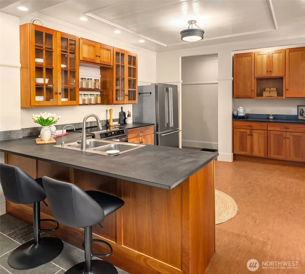 9943 SW 123rd Place Vashon, WA 98070