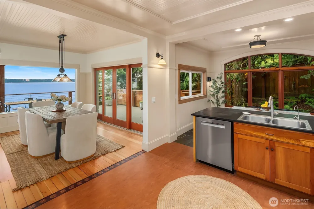9943 SW 123rd Place Vashon, WA 98070