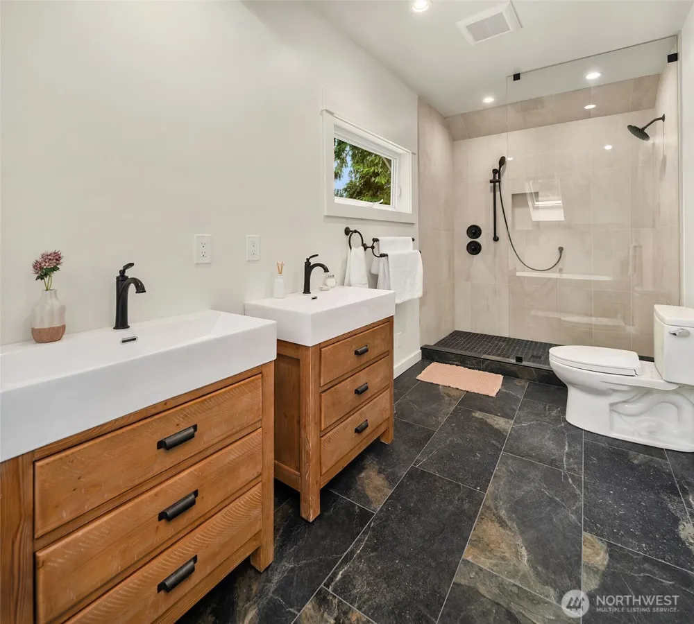 9943 SW 123rd Place Vashon, WA 98070