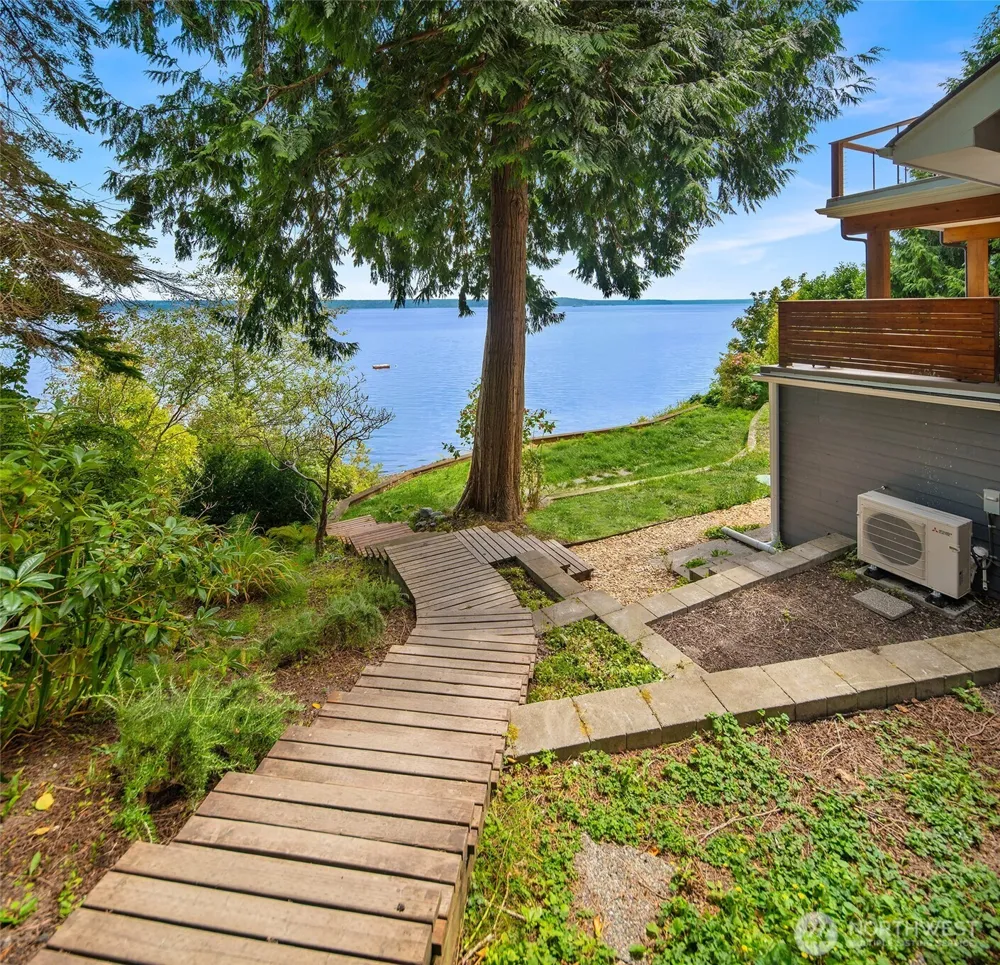 9943 SW 123rd Place Vashon, WA 98070