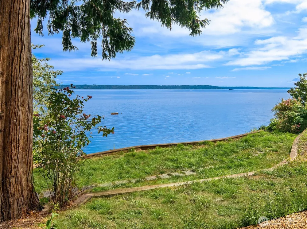 9943 SW 123rd Place Vashon, WA 98070