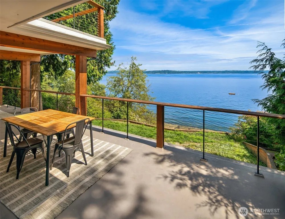 9943 SW 123rd Place Vashon, WA 98070