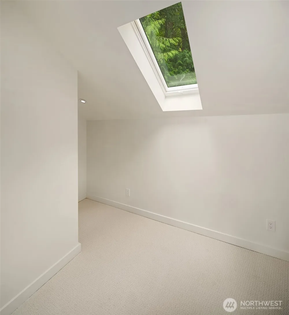 9943 SW 123rd Place Vashon, WA 98070