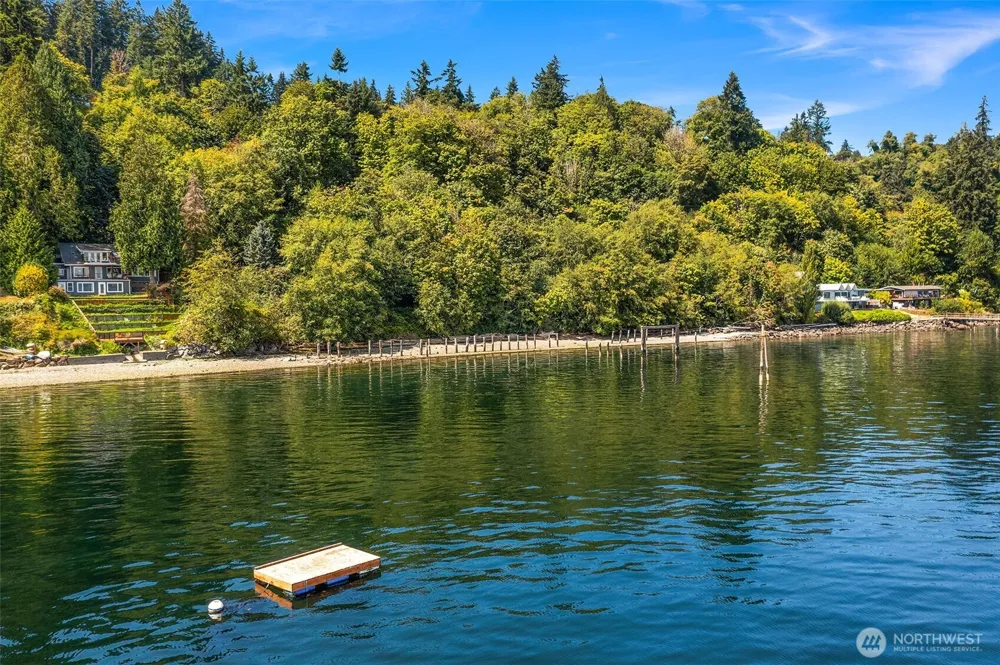 9943 SW 123rd Place Vashon, WA 98070