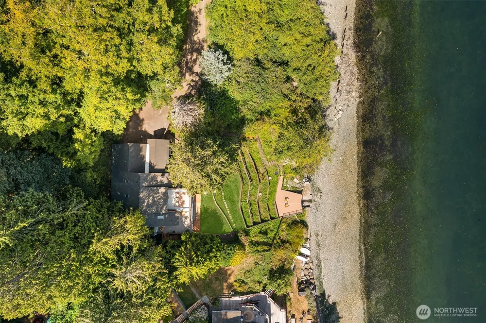9943 SW 123rd Place Vashon, WA 98070