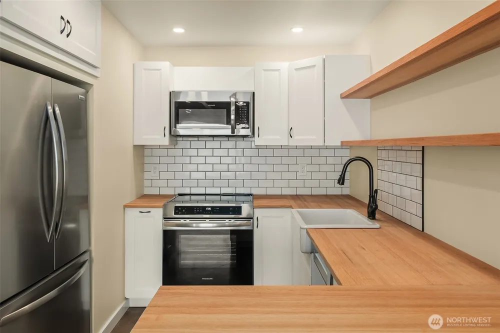 9943 SW 123rd Place Vashon, WA 98070