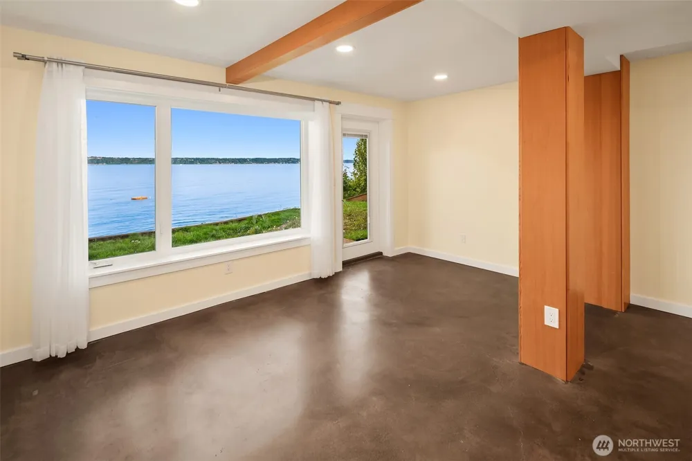 9943 SW 123rd Place Vashon, WA 98070