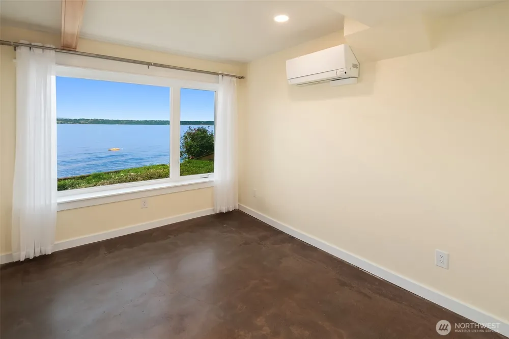 9943 SW 123rd Place Vashon, WA 98070