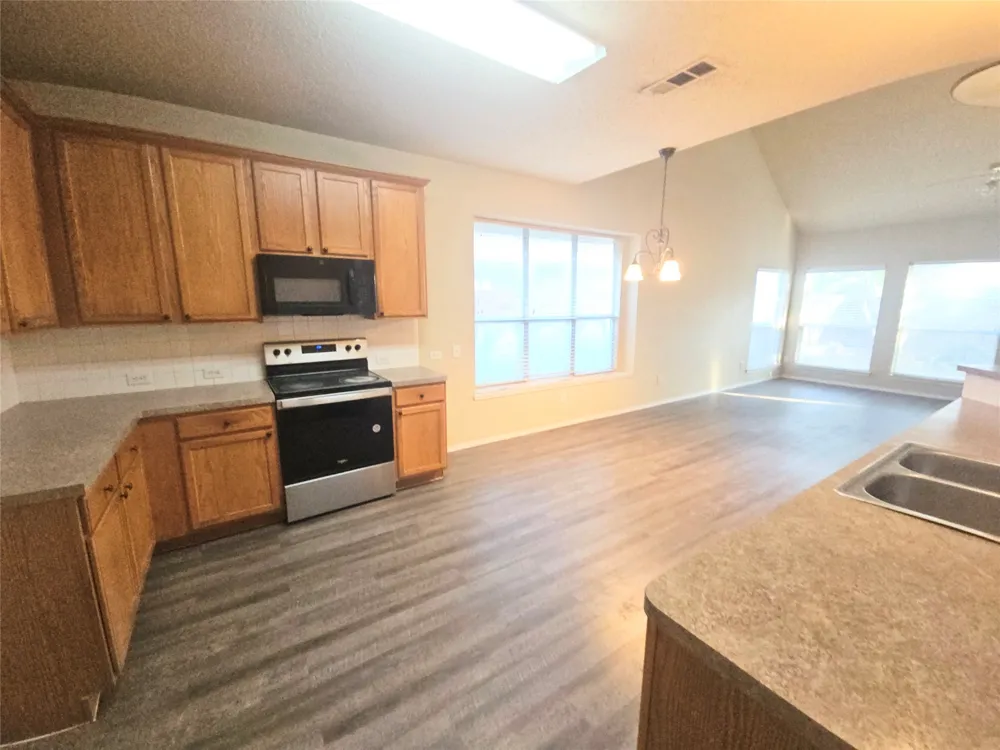 4605 Buffalo Bend Place Fort Worth, TX 76137