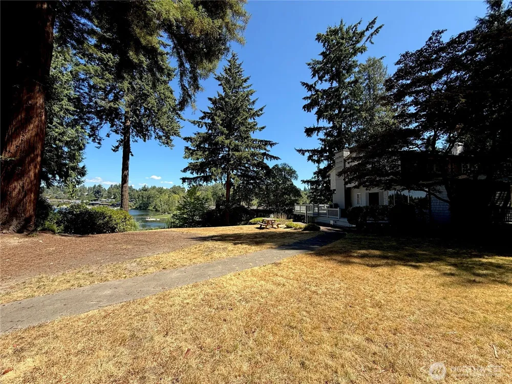 3216 Hunts Point Road Hunts Point, WA 98004