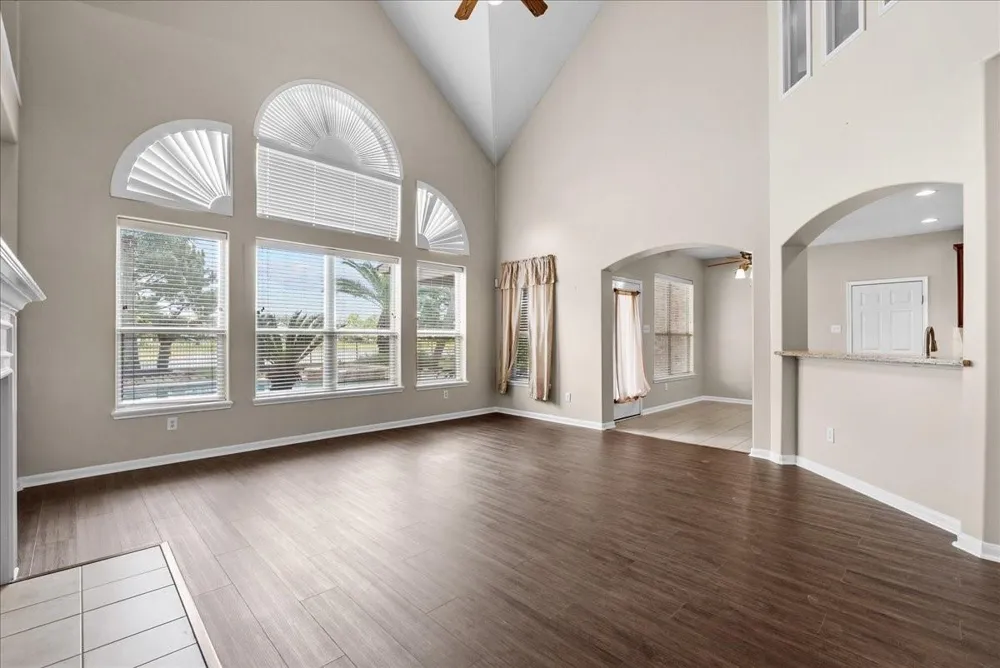 1618 Stoney Lake Drive Friendswood, TX 77546