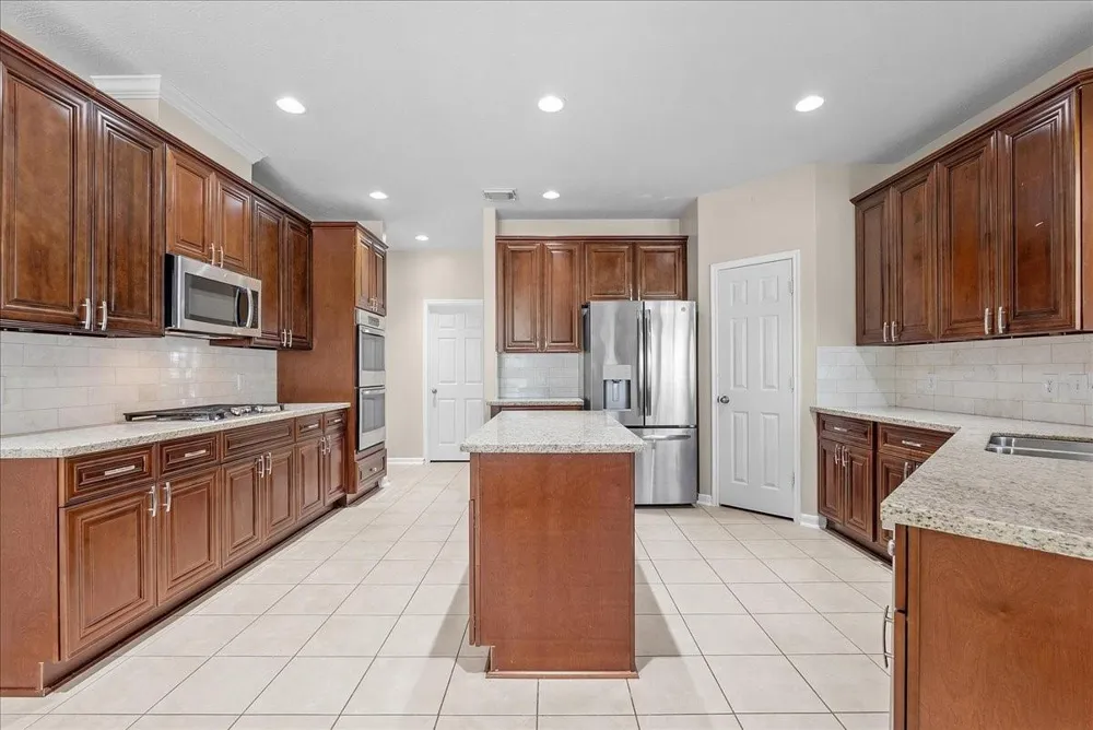 1618 Stoney Lake Drive Friendswood, TX 77546
