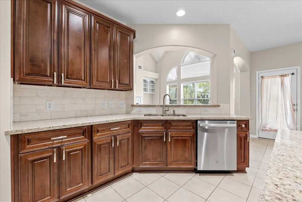 1618 Stoney Lake Drive Friendswood, TX 77546