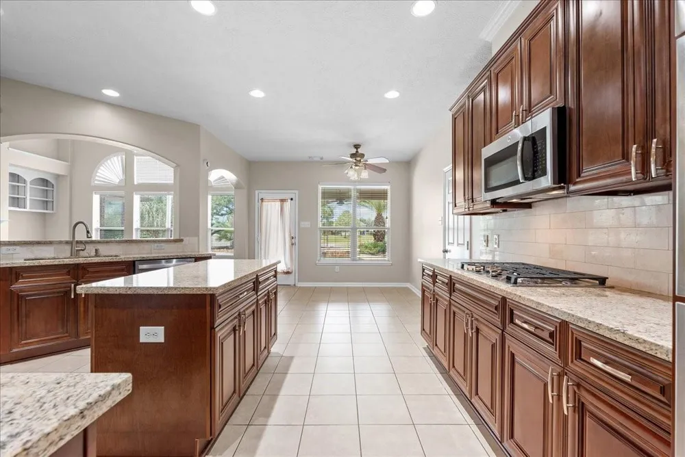 1618 Stoney Lake Drive Friendswood, TX 77546