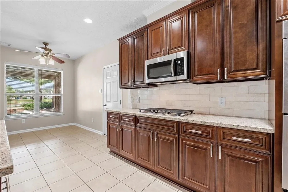 1618 Stoney Lake Drive Friendswood, TX 77546