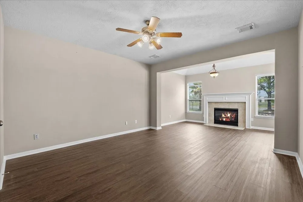 1618 Stoney Lake Drive Friendswood, TX 77546