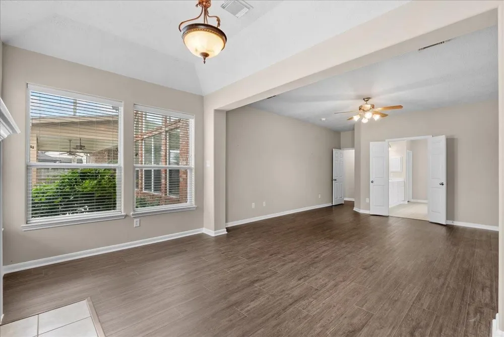 1618 Stoney Lake Drive Friendswood, TX 77546