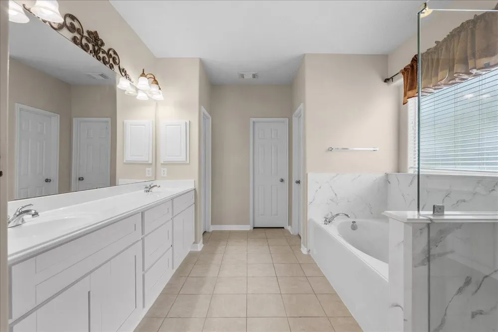 1618 Stoney Lake Drive Friendswood, TX 77546