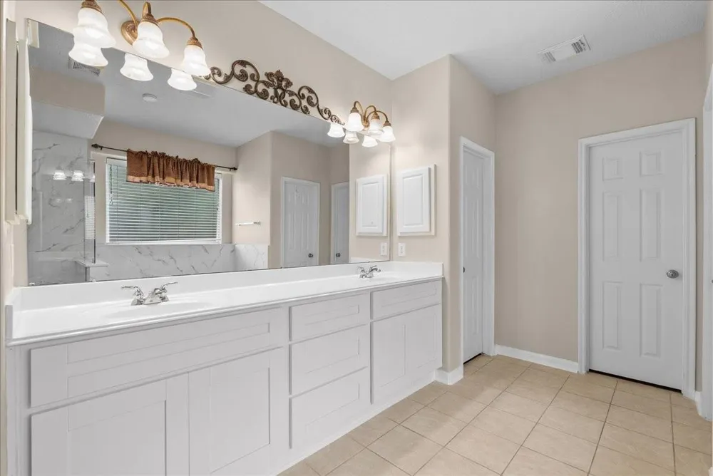 1618 Stoney Lake Drive Friendswood, TX 77546
