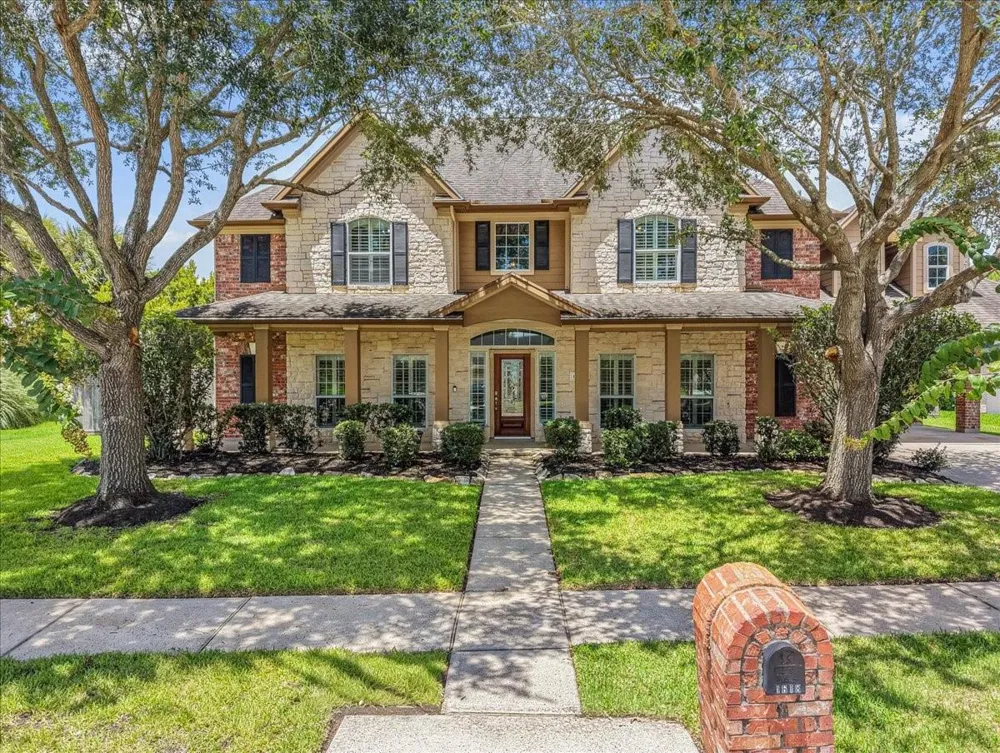 1618 Stoney Lake Drive Friendswood, TX 77546