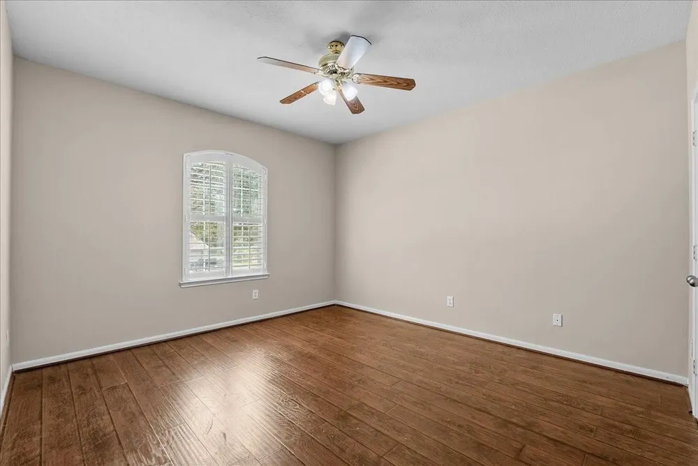 1618 Stoney Lake Drive Friendswood, TX 77546