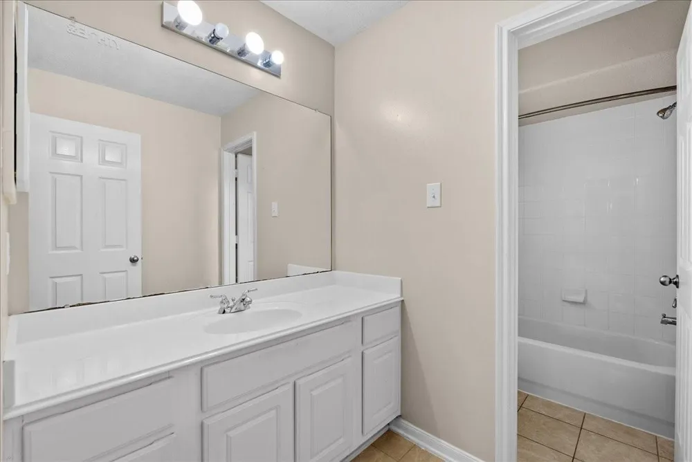 1618 Stoney Lake Drive Friendswood, TX 77546