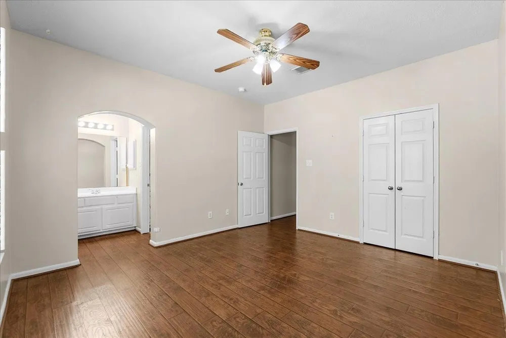1618 Stoney Lake Drive Friendswood, TX 77546