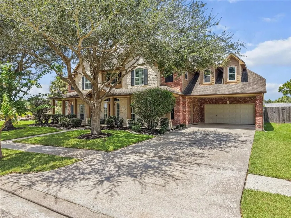 1618 Stoney Lake Drive Friendswood, TX 77546