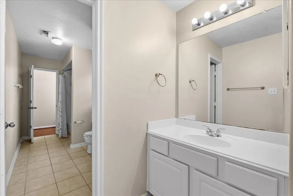 1618 Stoney Lake Drive Friendswood, TX 77546