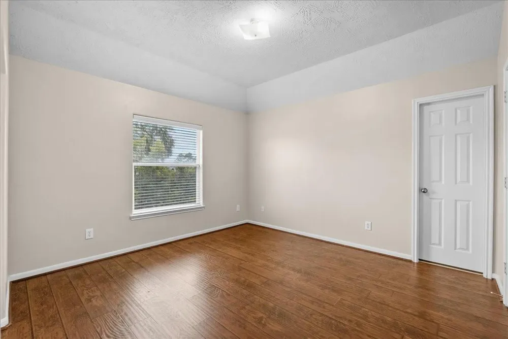 1618 Stoney Lake Drive Friendswood, TX 77546