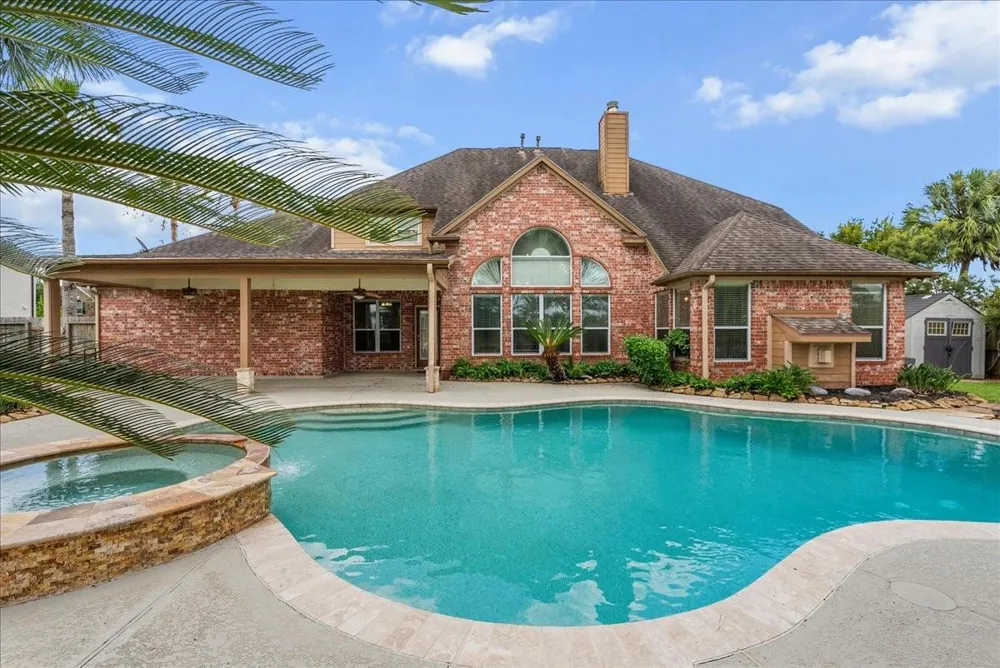 1618 Stoney Lake Drive Friendswood, TX 77546