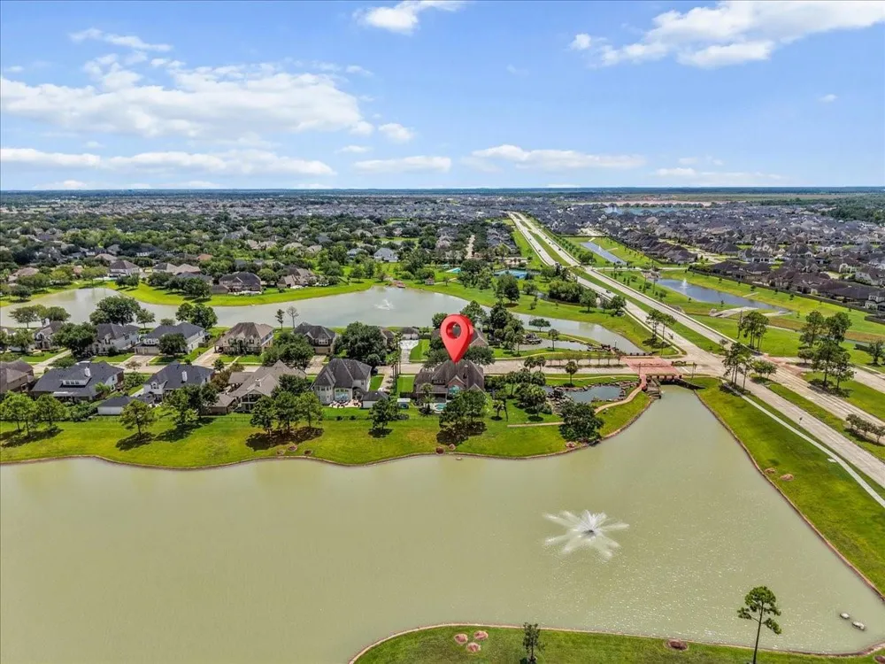 1618 Stoney Lake Drive Friendswood, TX 77546