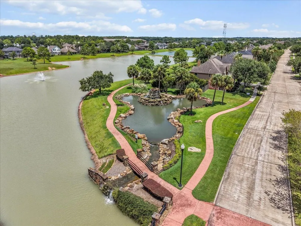 1618 Stoney Lake Drive Friendswood, TX 77546