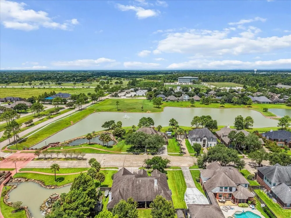 1618 Stoney Lake Drive Friendswood, TX 77546