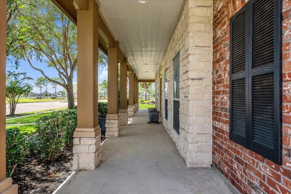 1618 Stoney Lake Drive Friendswood, TX 77546