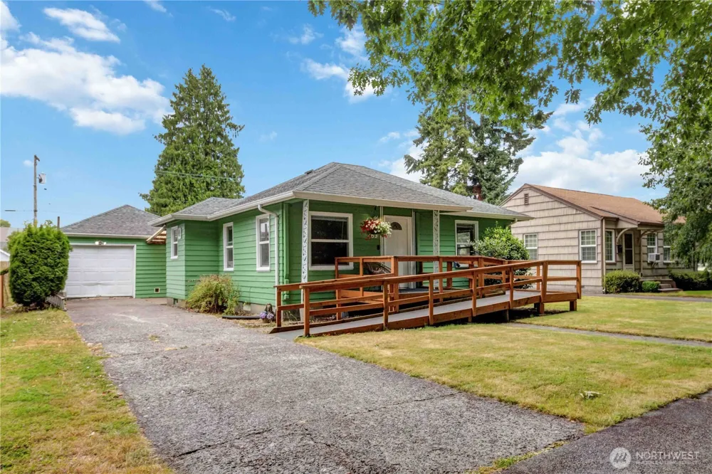 463 26th Avenue Longview, WA 98632
