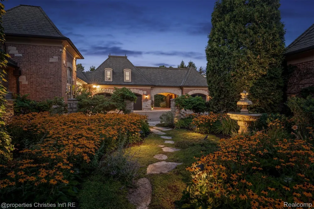 2756 Turtle Bluff Drive Bloomfield Charter Township, MI 48302