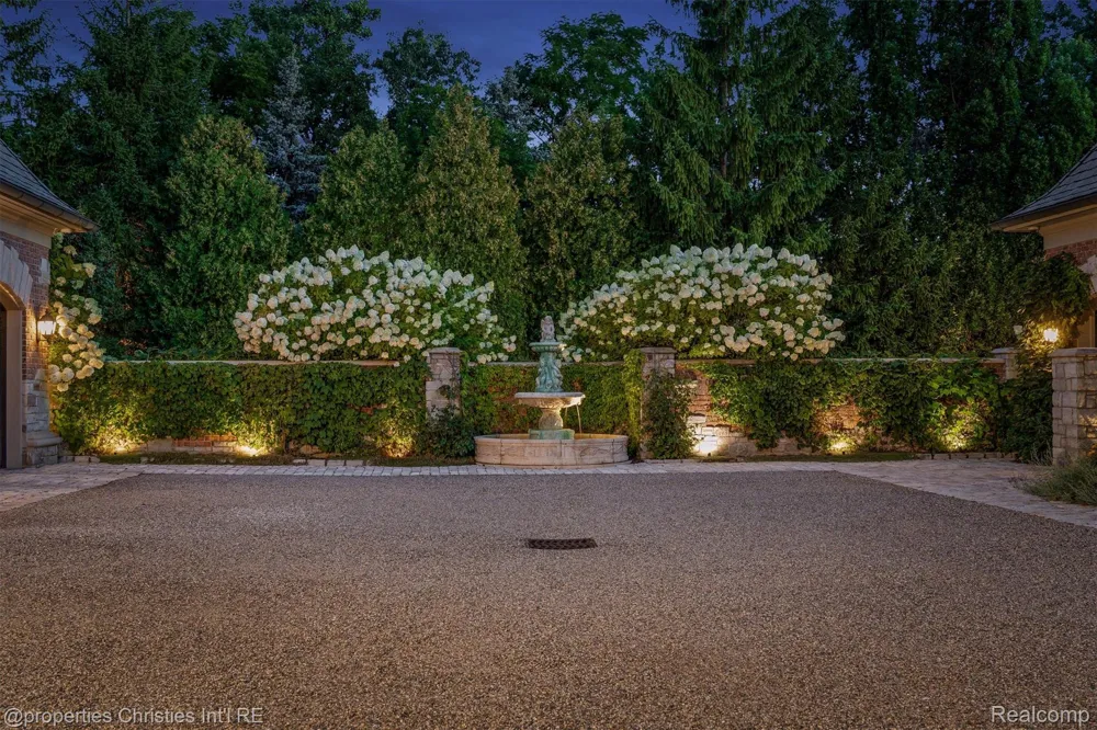 2756 Turtle Bluff Drive Bloomfield Charter Township, MI 48302