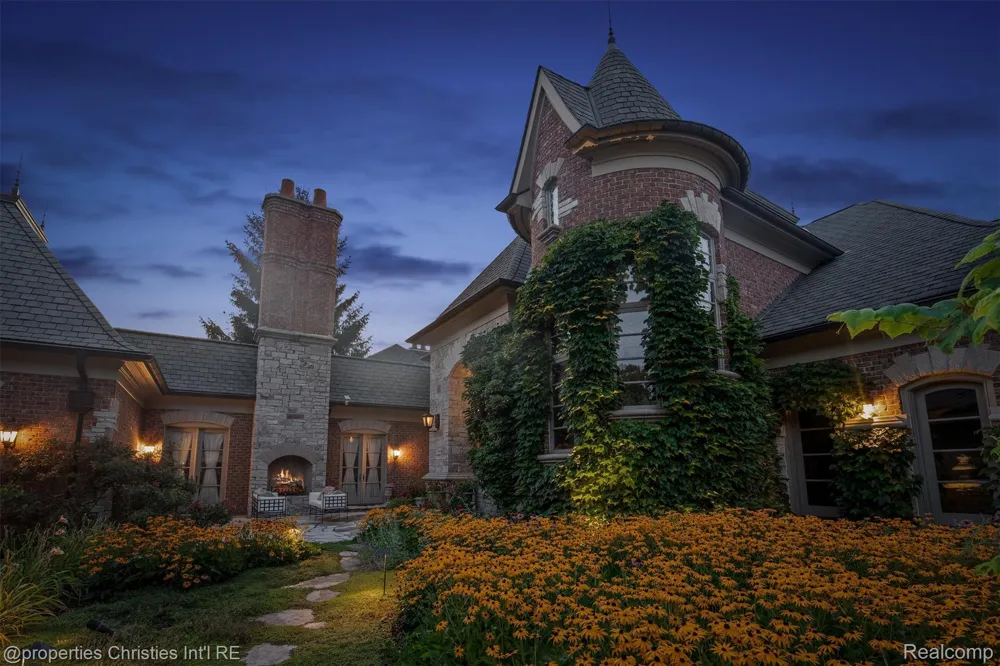 2756 Turtle Bluff Drive Bloomfield Charter Township, MI 48302