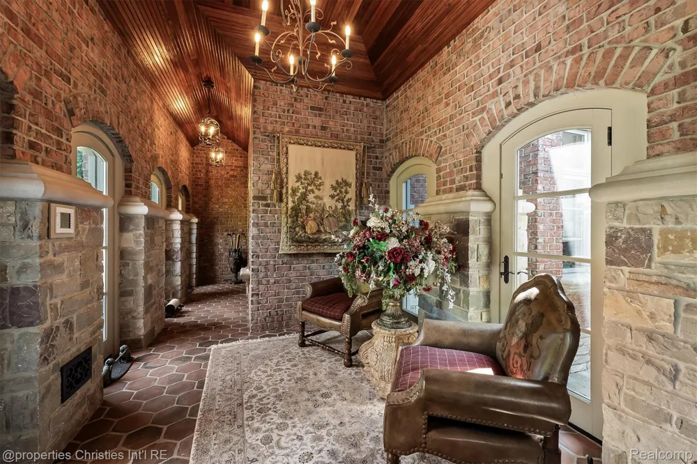 2756 Turtle Bluff Drive Bloomfield Charter Township, MI 48302