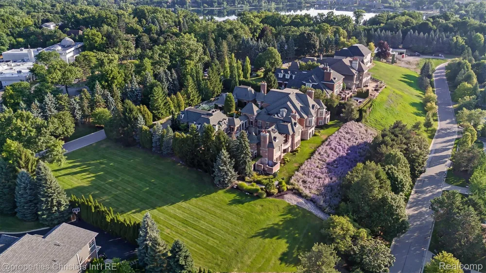 2756 Turtle Bluff Drive Bloomfield Charter Township, MI 48302