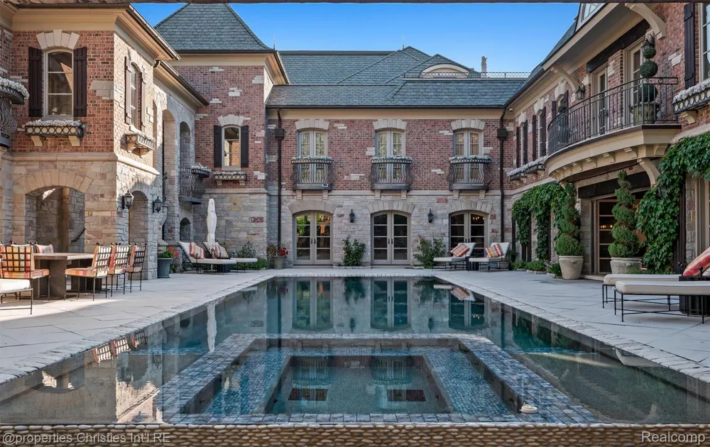 2756 Turtle Bluff Drive Bloomfield Charter Township, MI 48302