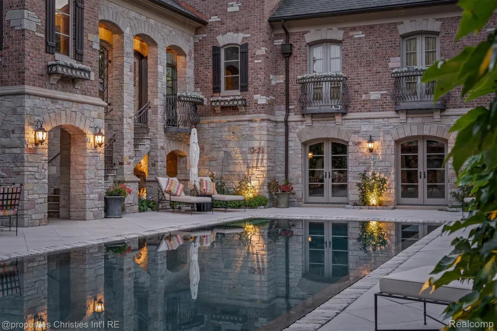 2756 Turtle Bluff Drive Bloomfield Charter Township, MI 48302
