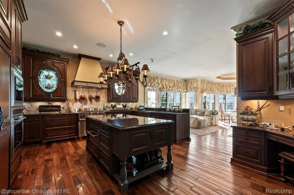 2756 Turtle Bluff Drive Bloomfield Charter Township, MI 48302